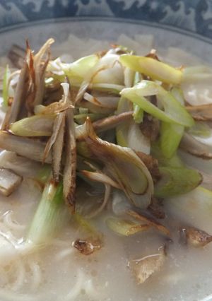 ネギとごぼうの豚骨ラーメン-レシピのメイン写真