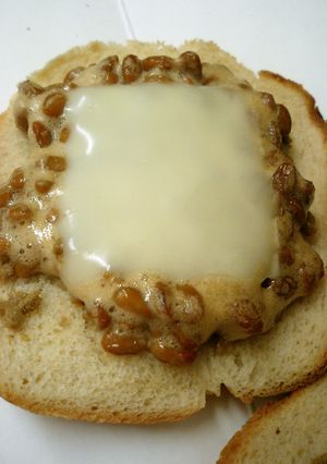 簡単！　納豆＆チーズトースト-レシピのメイン写真