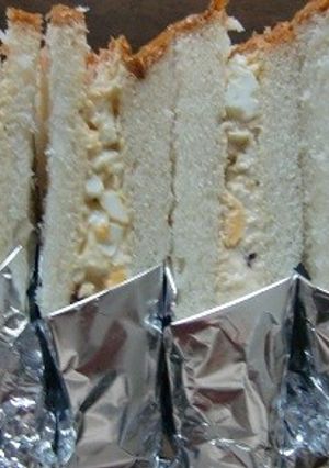 クリームチーズと卵の持って食べれるサンド-レシピのメイン写真