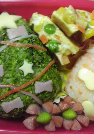 クリスマスツリー☆サンタ弁当☆おにぎり-レシピのメイン写真