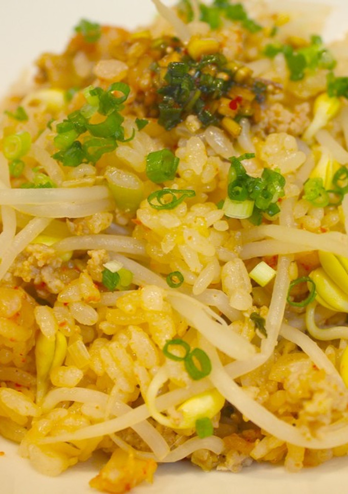 土鍋で♡豚キムチともやしの♡炊き込みご飯-レシピのメイン写真