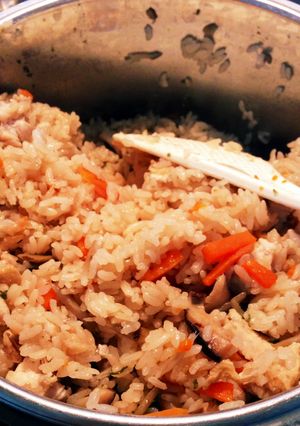 お吸い物の素で♪絶品炊き込みご飯の味付け-レシピのメイン写真