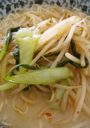 ピリ辛☆もやしと青梗菜のとんこつラーメン-レシピのメイン写真