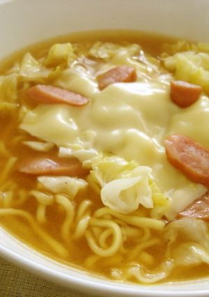 チーズ乗せちゃいました♪味噌ラーメン-レシピのメイン写真