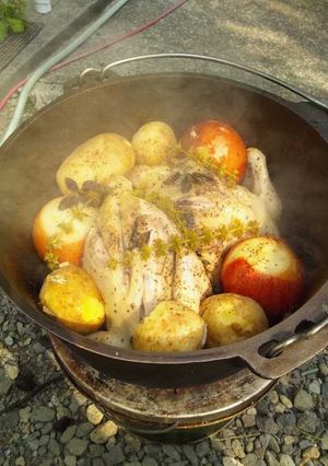 ダッチオーブンで作る鶏の・・・料理！！-レシピのメイン写真
