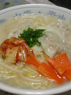 お肉たっぷり水餃子とキムチ入りラーメン-レシピのメイン写真