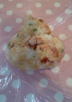 ☆お歳暮で頂いたハムでおにぎり☆-レシピのメイン写真