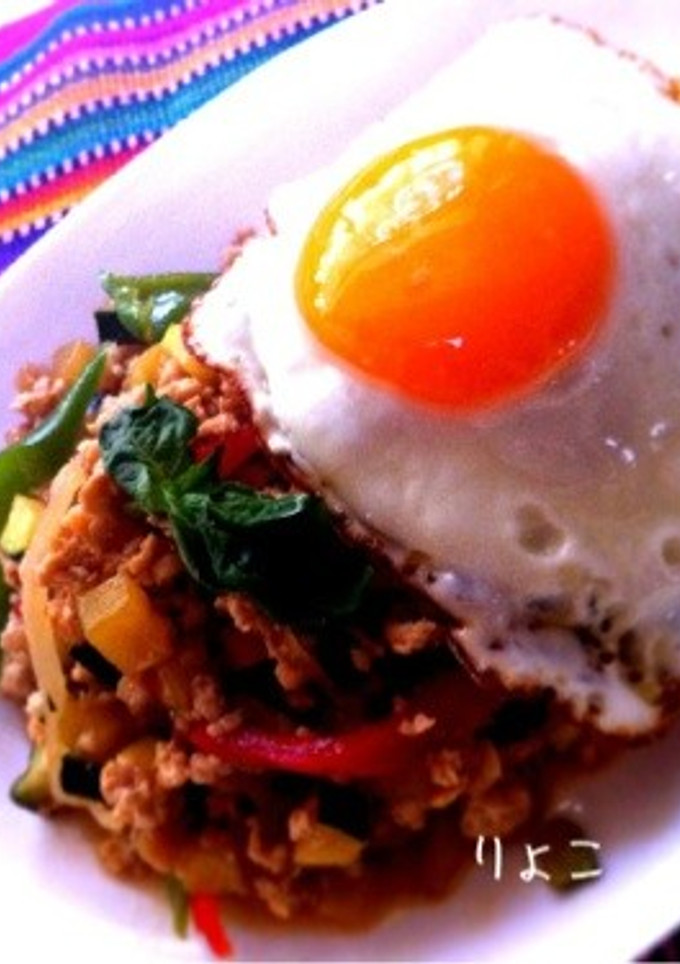♡タイ風挽き肉バジル炒め目玉のっけ♡-レシピのメイン写真