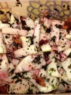 材料2つ!大根の皮消費!ポリポリ梅サラダ-レシピのメイン写真
