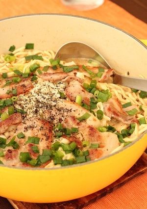正麺味噌味で、カリカリ豚のせ煮込み担担鍋-レシピのメイン写真