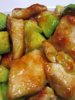 鶏胸肉とアボカドのタイ風炒め-レシピのメイン写真