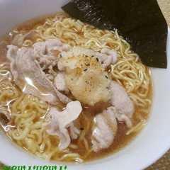 รูปของ ちょっぴりおとなの肉そば♡♥醤油ラーメン