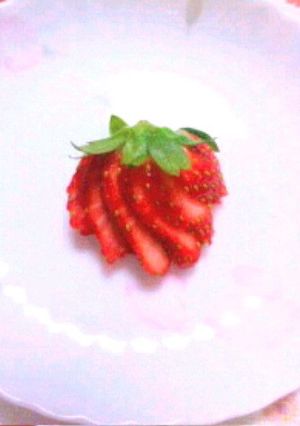 簡単だよ！いちごの飾り切り①♪-レシピのメイン写真