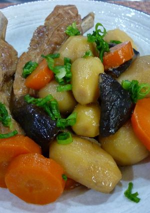 骨付き豚肉と里芋の煮物-レシピのメイン写真