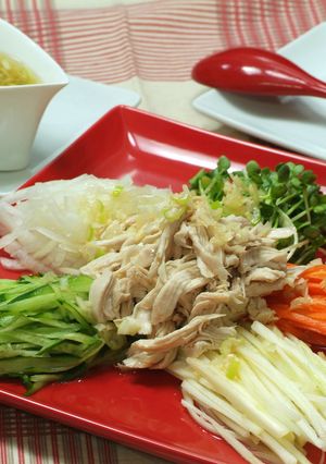 ヘルシー蒸し鶏とせん切り野菜の中華サラダ-レシピのメイン写真