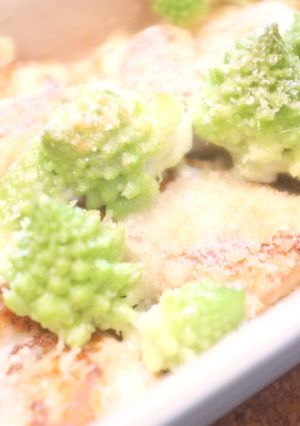 ロマネスコと鮭のチーズ焼き-レシピのメイン写真