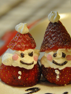 クリスマスケーキに♪イチゴのサンタさん-レシピのメイン写真