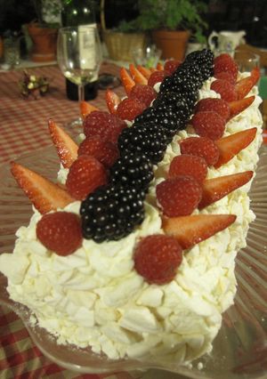 ベリーがたっぷりロールケーキ-レシピのメイン写真