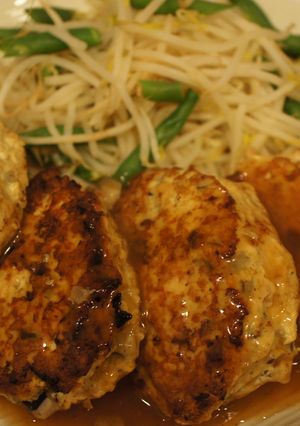 鶏と豆腐のヘルシー☆和風ハンバーグ-レシピのメイン写真