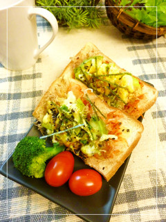 アボカド×キムチ×鰹節のカレートースト-レシピのメイン写真
