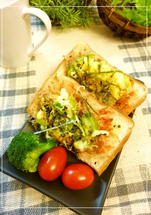 アボカド×キムチ×鰹節のカレートースト-レシピのメイン写真