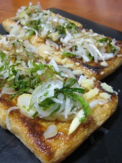 青紫蘇と白ネギたっぷり♪焼き油揚げ-レシピのメイン写真