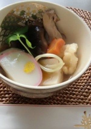 年越しそばとお雑煮は同じおつゆにしました-レシピのメイン写真