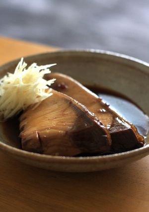 ぶりを煮る 〜照焼きではない〜-レシピのメイン写真