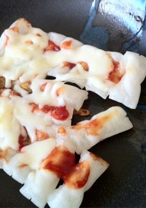 フライパンでカレー風味餅ピザ☆-レシピのメイン写真