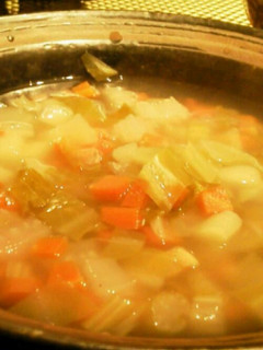 ダッチオーブンで野菜スープ-レシピのメイン写真