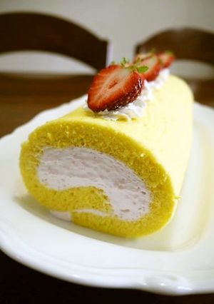 ふんわり❤苺クリームのロールケーキ♪-レシピのメイン写真