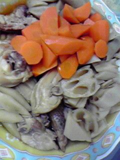 骨付き鶏でおいしいお煮しめ♪-レシピのメイン写真