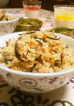 ☆おばの味☆豚そぼろひじきの炊き込みご飯-レシピのメイン写真
