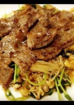 ⁂妻も絶賛⁂牛肉と豆苗えのき炒め！-レシピのメイン写真