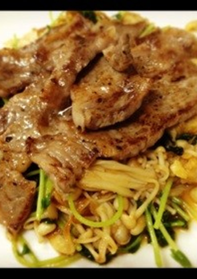 ⁂妻も絶賛⁂牛肉と豆苗えのき炒め！-レシピのメイン写真