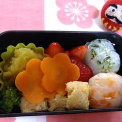 รูปของ 離乳食中期＊お弁当箱でbabyおせち