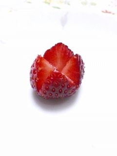 簡単だよ!いちごの飾り切り②♪-レシピのメイン写真