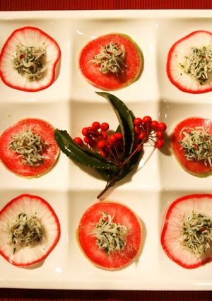 赤カブと紅芯ダイコンのしらすカナッペ-レシピのメイン写真