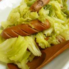 รูปของ 朝食に!キャベツとウインナーのコンソメ煮