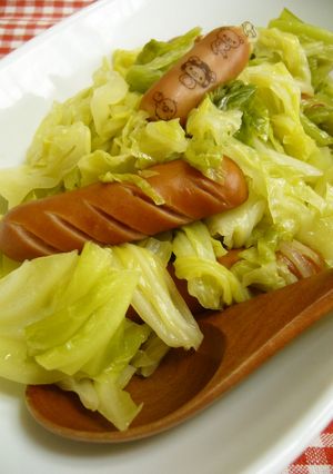 朝食に！キャベツとウインナーのコンソメ煮-レシピのメイン写真