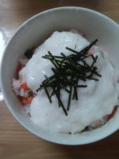 鮭の混ぜごはんとろろかけ丼-レシピのメイン写真