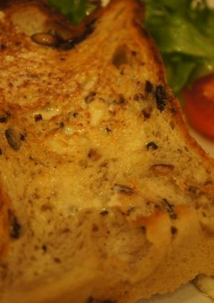 黒豆をリメイク☆HBで作る食パン-レシピのメイン写真