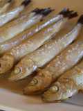 ワカサギの串塩焼き