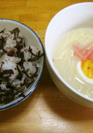 ひじき　カリカリ梅　しそ　混ぜごはん-レシピのメイン写真