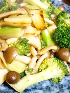キノコとブロッコリーの塩バター炒め♡-レシピのメイン写真