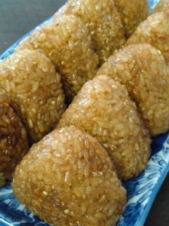 煮物の残った煮汁で焼きおにぎり♪-レシピのメイン写真