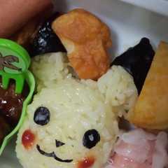 รูปของ キャラ弁♪ピカチュウおにぎり♪