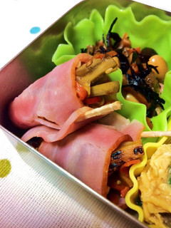お弁当に♪ きんぴらごぼうのベーコン巻き-レシピのメイン写真