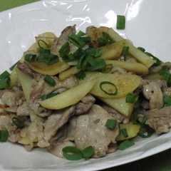 รูปของ 豚肉とジャガイモの甘酢炒め♪