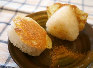 パリパリ羽根つき！　焼きチーズおにぎり♪-レシピのメイン写真